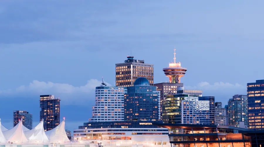 pros and cons of living in Canada in 2025